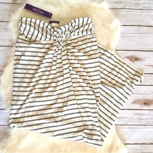 Gorgeous long maxi skirt w/ peekaboo slit